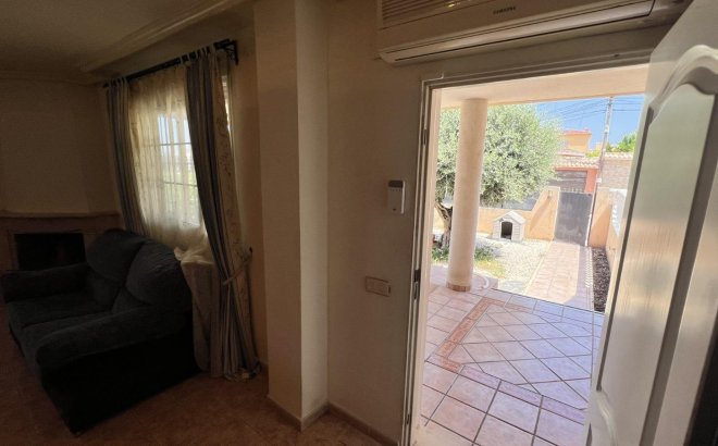 Resale - Villa -
Torrevieja - Aguas Nuevas