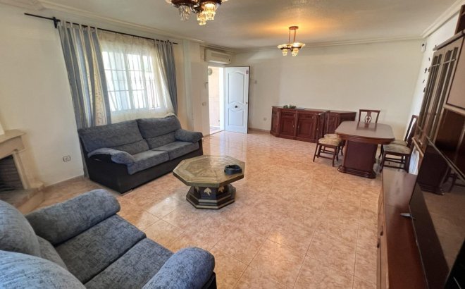 Resale - Villa -
Torrevieja - Aguas Nuevas