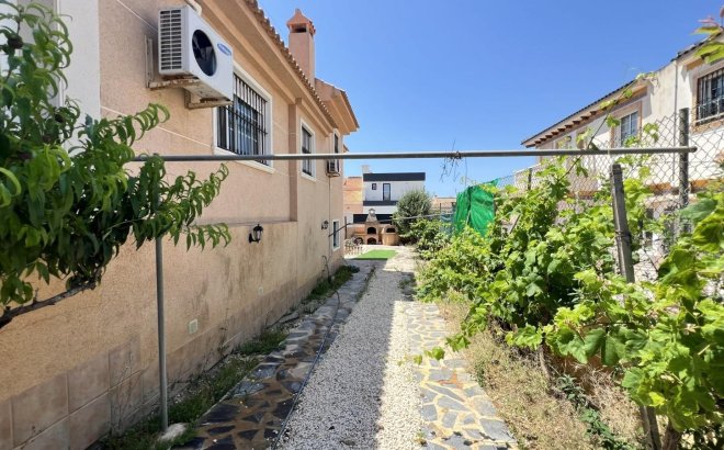 Resale - Villa -
Torrevieja - Aguas Nuevas
