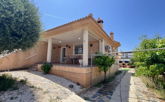 Resale - Villa -
Torrevieja - Aguas Nuevas