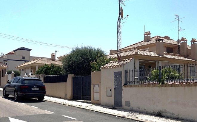 Resale - Villa -
Torrevieja - Aguas Nuevas