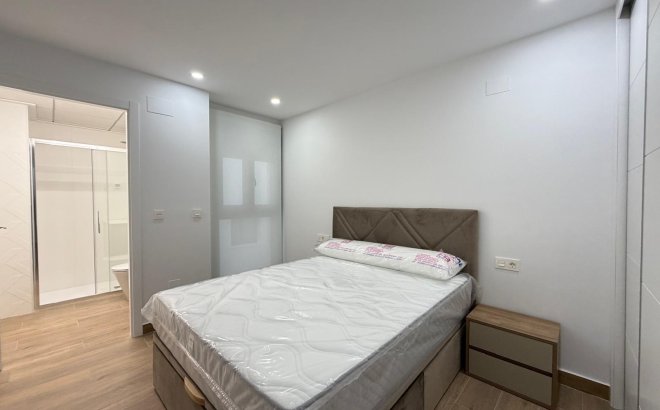 Resale - Apartment -
Torrevieja - Estacion De Autobuses