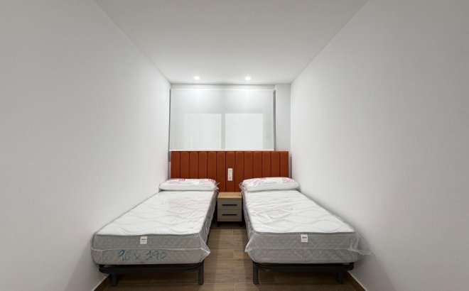 Resale - Apartment -
Torrevieja - Estacion De Autobuses