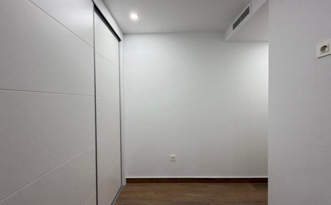 Resale - Apartment -
Torrevieja - Estacion De Autobuses