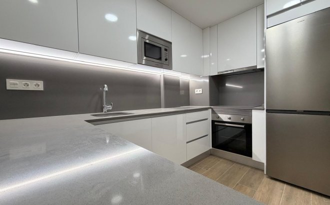 Resale - Apartment -
Torrevieja - Estacion De Autobuses