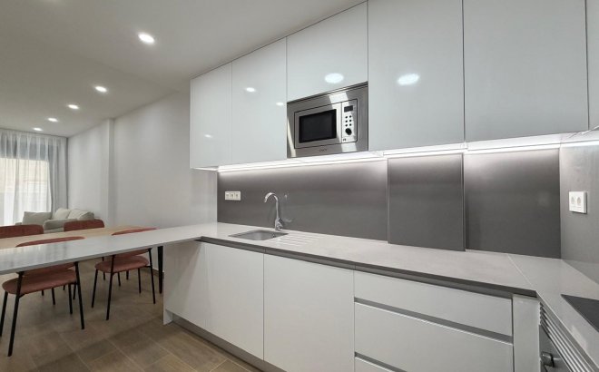 Resale - Apartment -
Torrevieja - Estacion De Autobuses