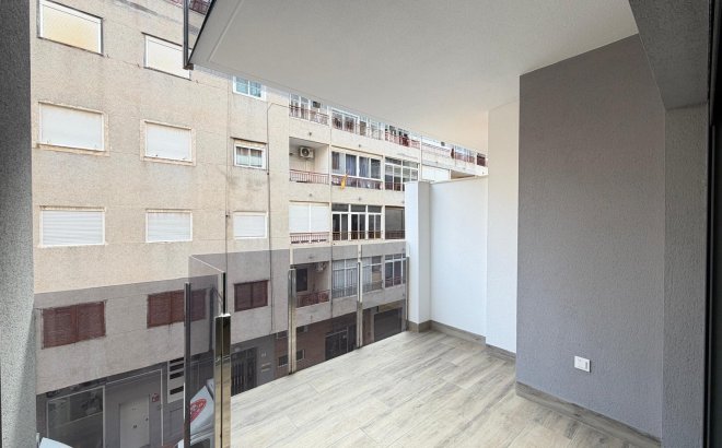 Resale - Apartment -
Torrevieja - Estacion De Autobuses