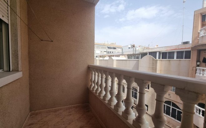 Resale - Apartment -
Torrevieja - Centro