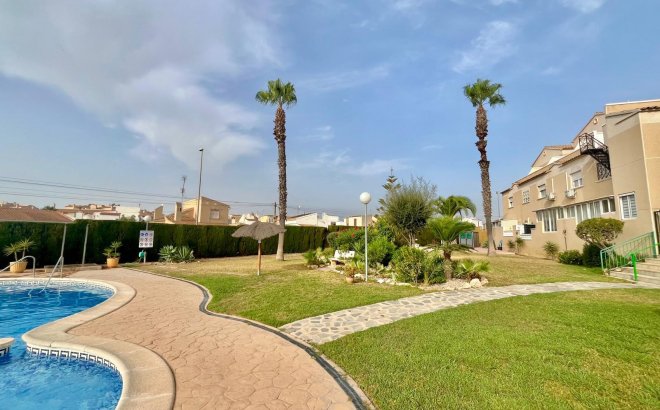Resale - Bungalow -
Orihuela Costa - La Chismosa
