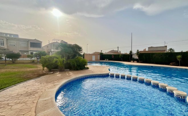 Resale - Bungalow -
Orihuela Costa - La Chismosa