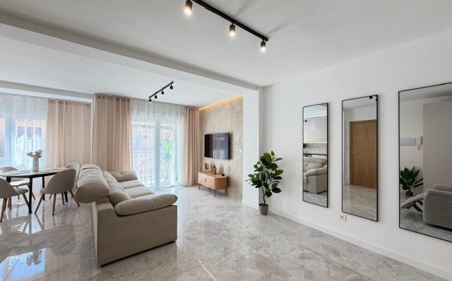 Resale - Penthouse -
Torrevieja - Playa del Cura