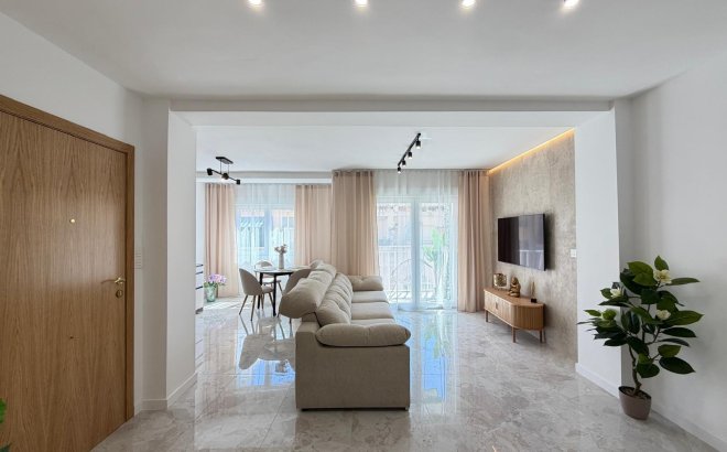 Resale - Penthouse -
Torrevieja - Playa del Cura