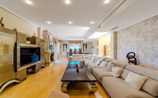 Resale - Villa -
Torrevieja - Torre La Mata