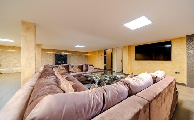 Resale - Villa -
Torrevieja - Torre La Mata