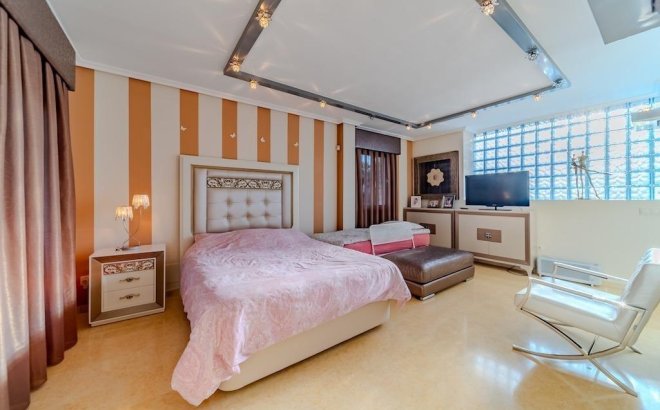 Resale - Villa -
Torrevieja - Torre La Mata