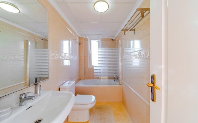 Resale - Villa -
Torrevieja - Torre La Mata