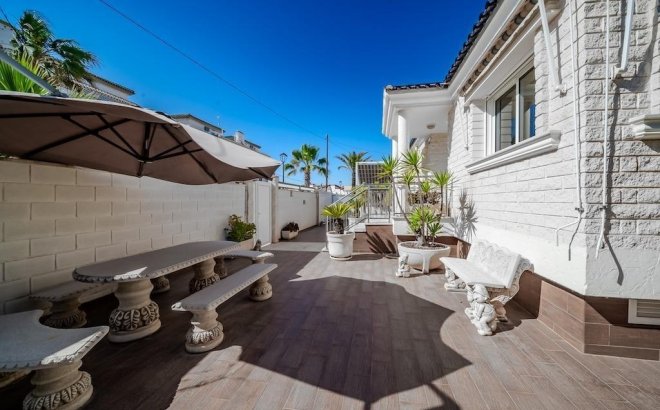 Resale - Villa -
Torrevieja - Torre La Mata
