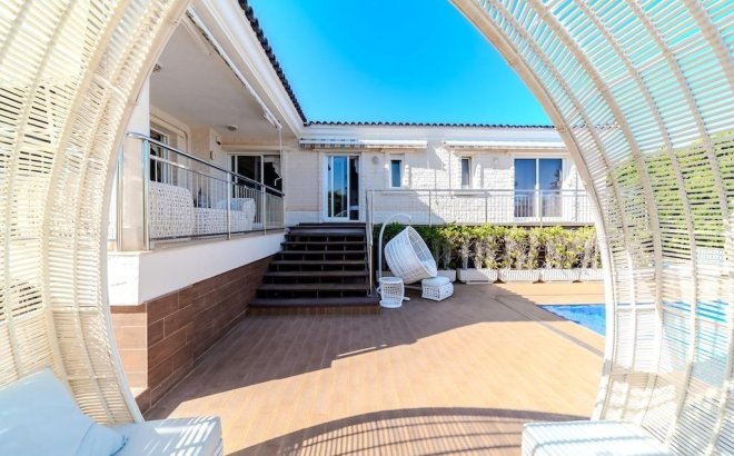 Resale - Villa -
Torrevieja - Torre La Mata