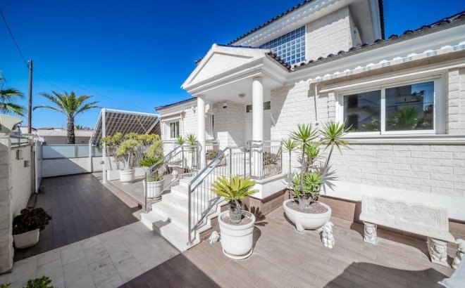 Resale - Villa -
Torrevieja - Torre La Mata