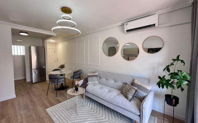 Resale - Apartment -
Torrevieja - Habaneras
