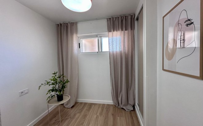 Resale - Apartment -
Torrevieja - Habaneras