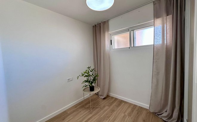 Resale - Apartment -
Torrevieja - Habaneras