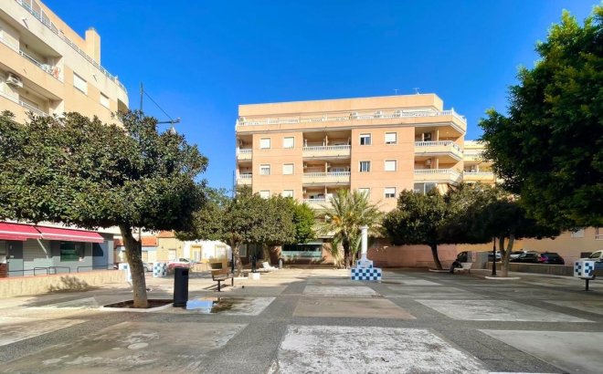 Resale - Apartment -
Torrevieja - Centro