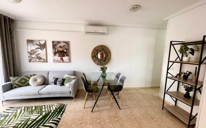 Resale - Apartment -
Torrevieja - Centro