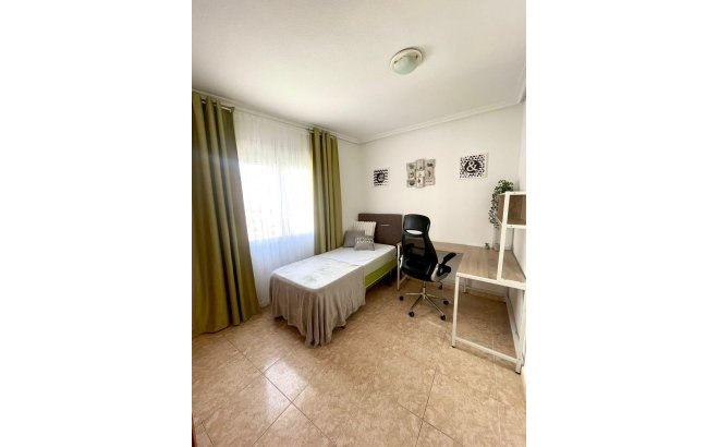 Resale - Apartment -
Torrevieja - Centro