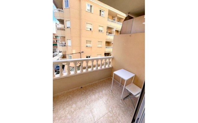 Resale - Apartment -
Torrevieja - Centro