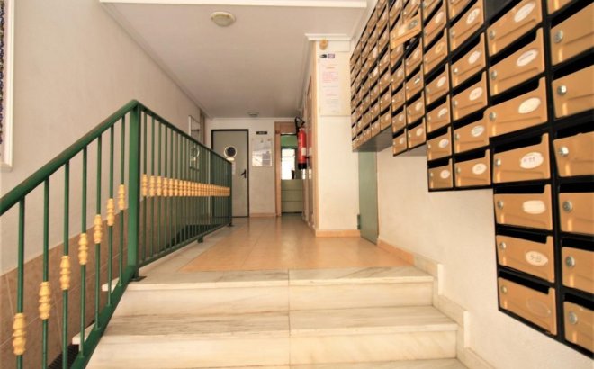 Resale - Apartment -
Torrevieja - Centro