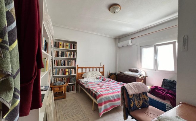 Resale - Apartment -
Torrevieja - Centro