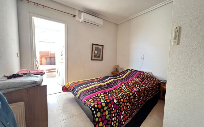 Resale - Apartment -
Torrevieja - Centro