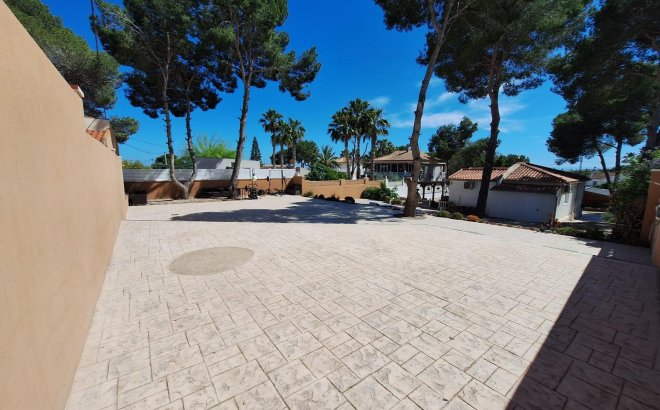 Resale - Villa -
Pilar de la Horadada - Pinar de Campoverde