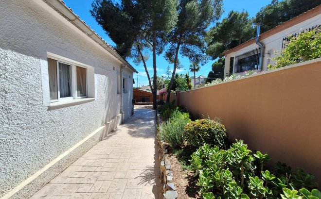 Resale - Villa -
Pilar de la Horadada - Pinar de Campoverde