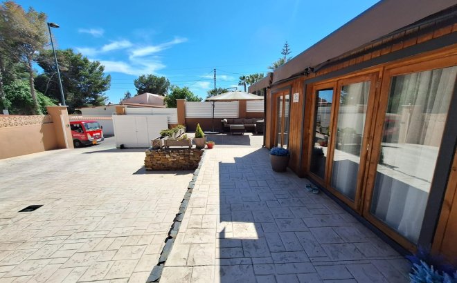 Resale - Villa -
Pilar de la Horadada - Pinar de Campoverde