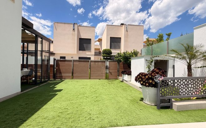 Resale - Villa -
Torrevieja - Aguas Nuevas