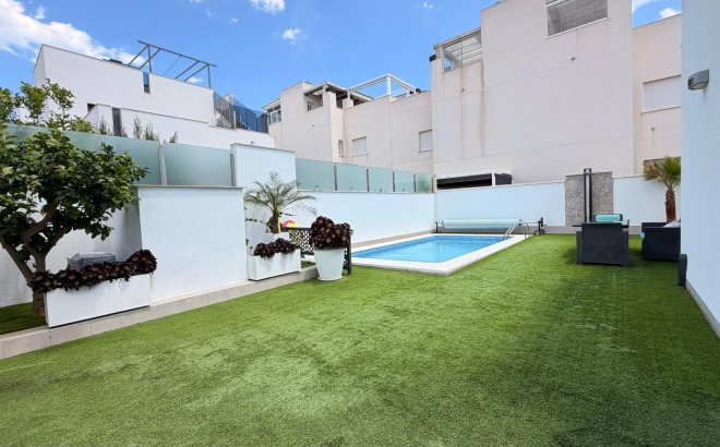 Resale - Villa -
Torrevieja - Aguas Nuevas