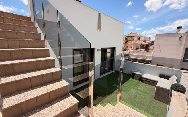 Resale - Villa -
Torrevieja - Aguas Nuevas