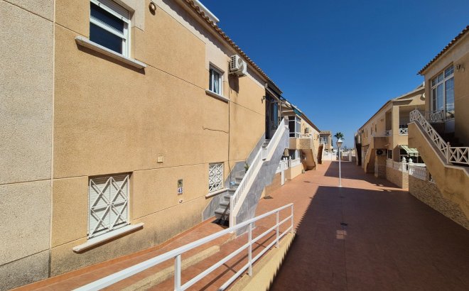 Resale - Bungalow -
Torrevieja - Costa Blanca