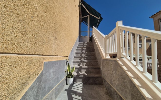 Resale - Bungalow -
Torrevieja - Costa Blanca