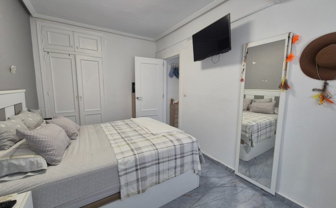 Resale - Bungalow -
Torrevieja - Costa Blanca