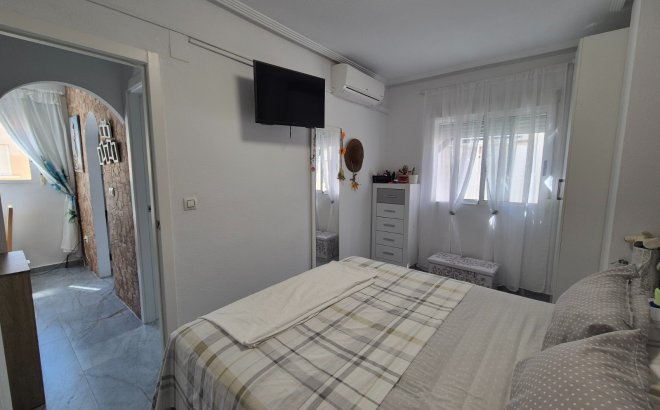 Resale - Bungalow -
Torrevieja - Costa Blanca