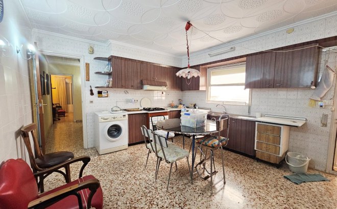 Resale - Commercial -
Torrevieja - Centro