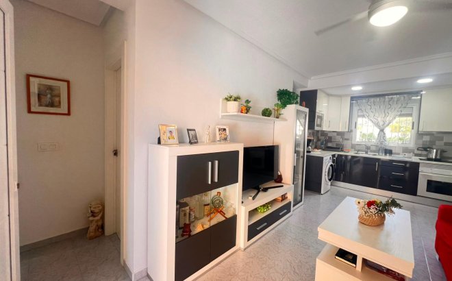 Resale - Bungalow -
Torrevieja - Torrejón