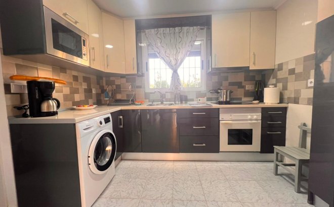 Resale - Bungalow -
Torrevieja - Torrejón