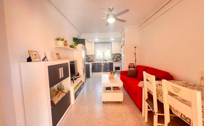 Resale - Bungalow -
Torrevieja - Torrejón