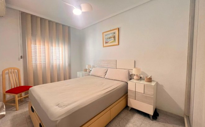 Resale - Bungalow -
Torrevieja - Torrejón
