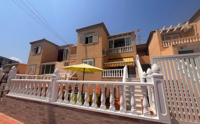 Resale - Bungalow -
Torrevieja - Torrejón