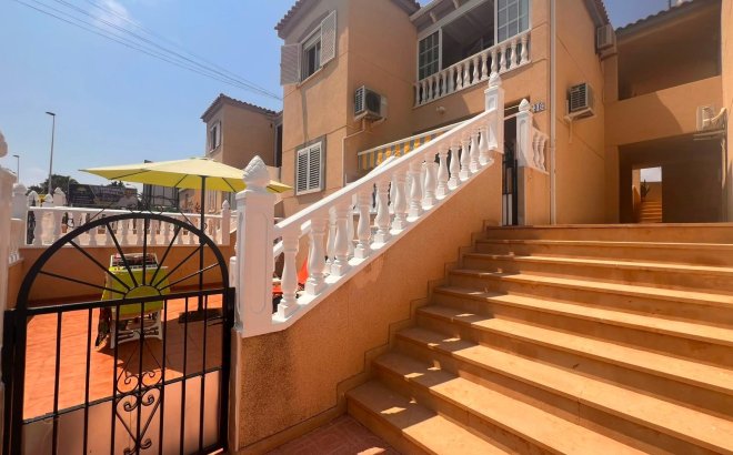 Resale - Bungalow -
Torrevieja - Torrejón